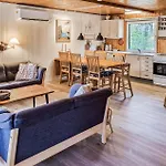 2 Bedroom Beautiful In Prázdninový dům *
